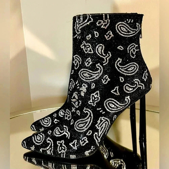 Never Worn STEVE MADDEN Denisha Glass and Fabric Ankle Boots, Size 8.5 - Picture 2 of 6